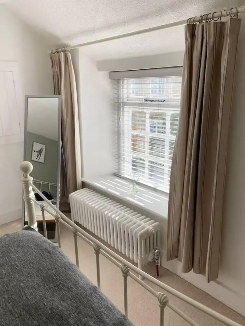 2 Bedroom Cottage - Sleeps 4 - Wifi, Fireplace