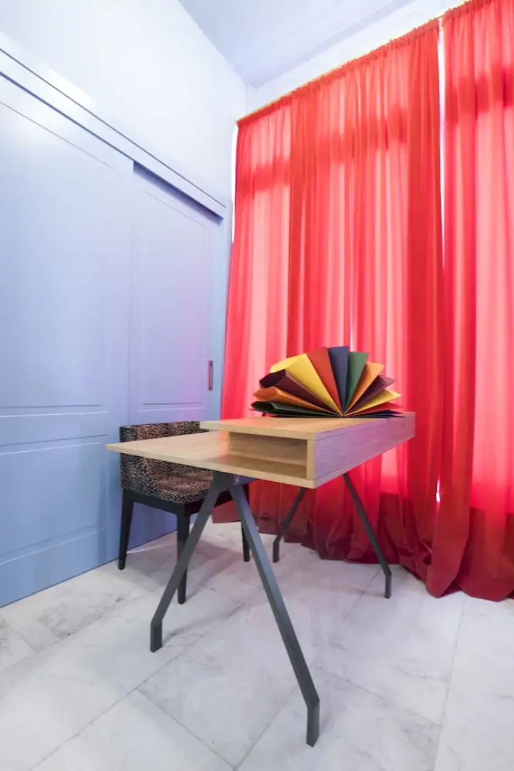 Отель HB Freeze Inn