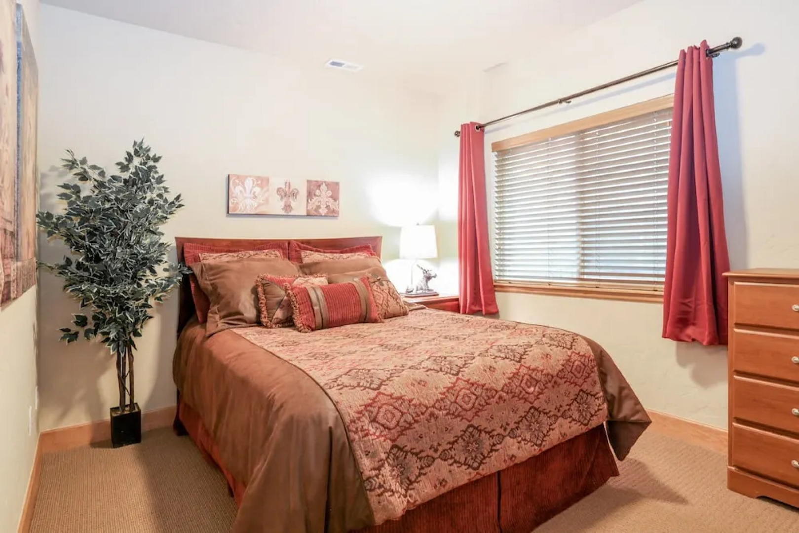 100 Deer Track Court House