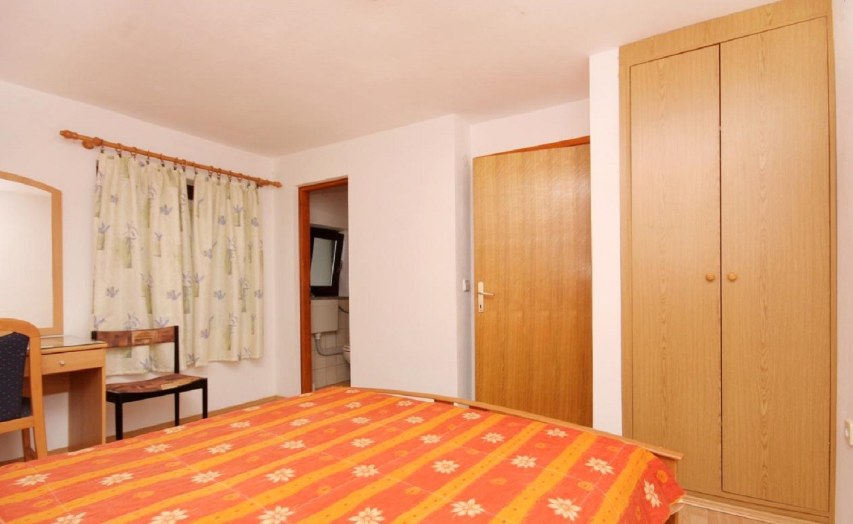 Apartment Luka - with parking; A1 Vrbnik, Island Krk