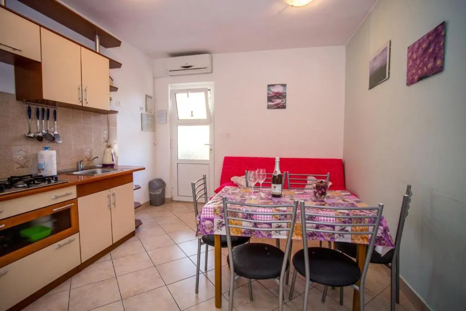 Apartments Mala Karla 1685