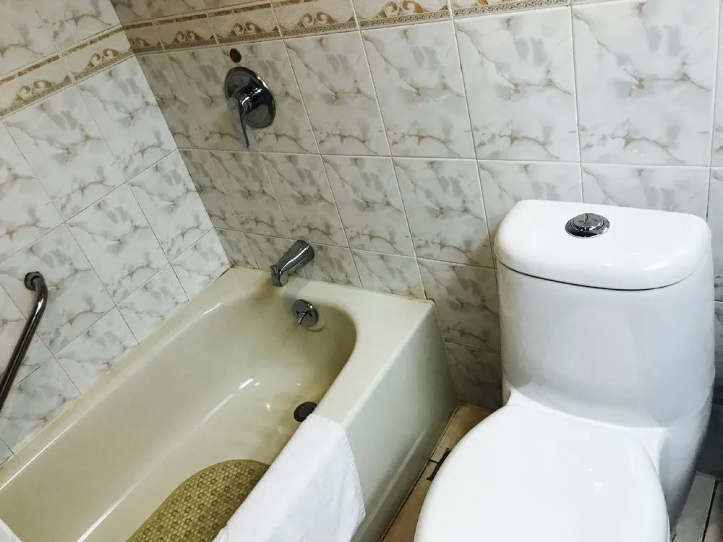 Hangzhou Qiandaohu Waigaoqiao Hotel