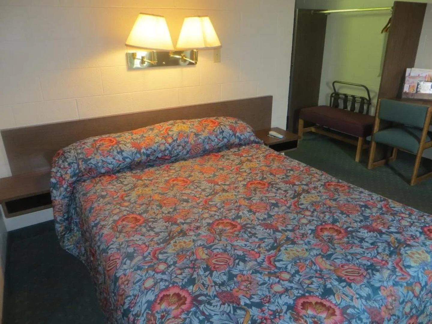Lamplighter American Inn