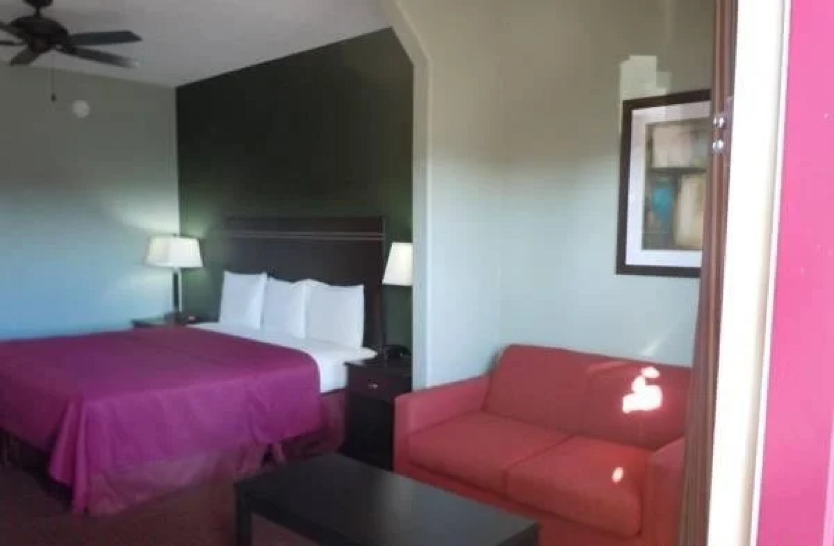 Stockdale Inn & Suites