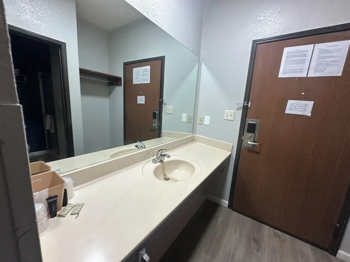Lamar Inn & Suites