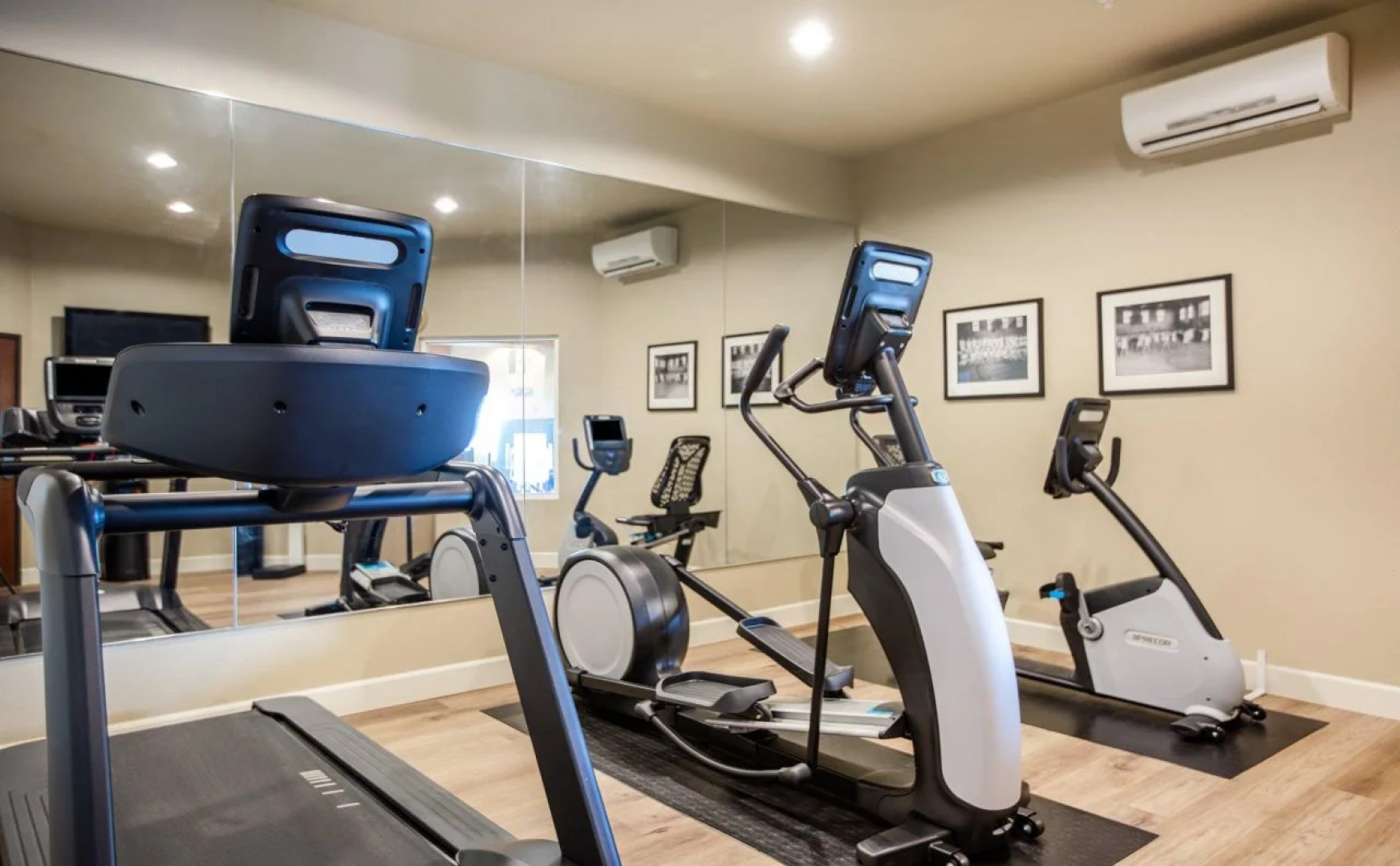 Holiday Inn Express & Suites Astoria by IHG