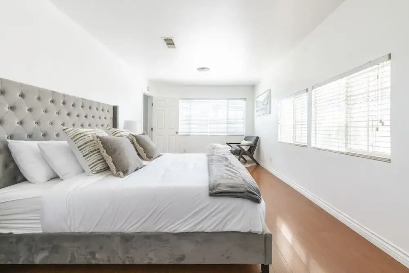 Charming Spacious Home - Modern Comforts, Prime Location