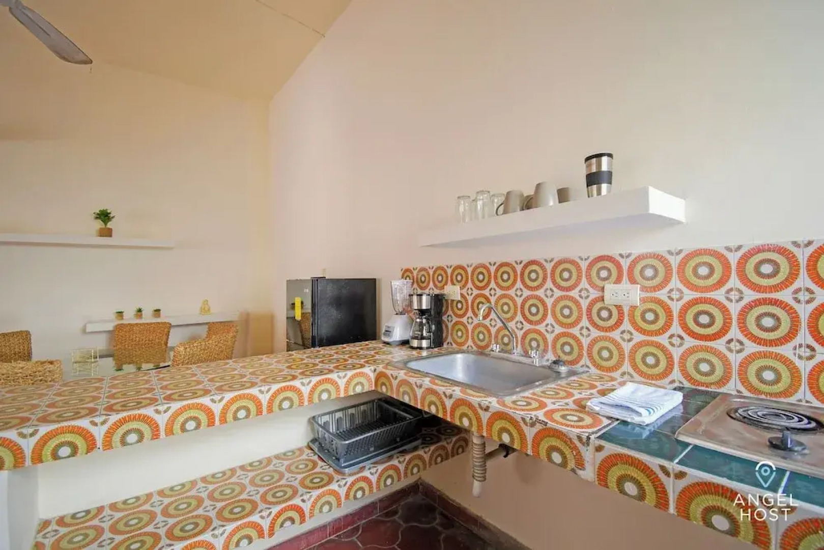 Colorful Zen APTs 2 Blocks to the Beach