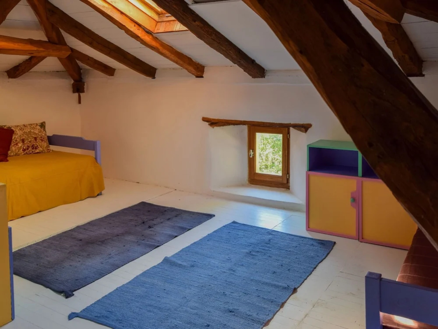 Charming Holiday Home With Deckchairs, Garden, Terrace, BBQ