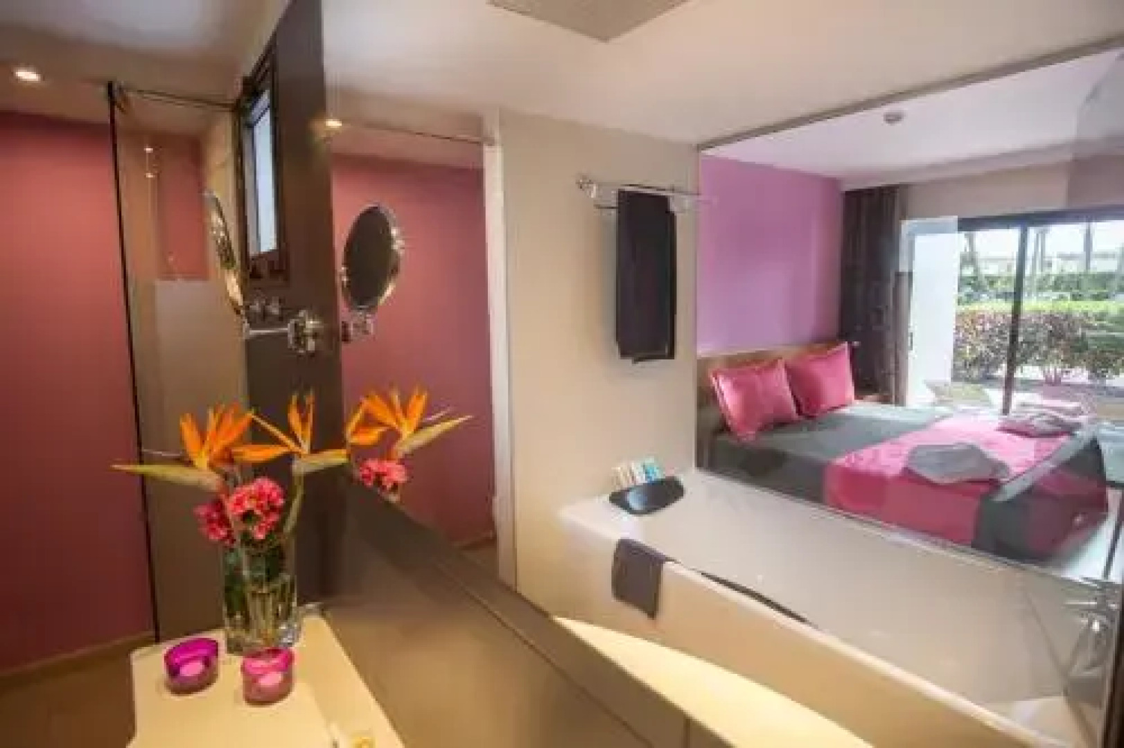 R2 Romantic Fantasia Suites Adults Only