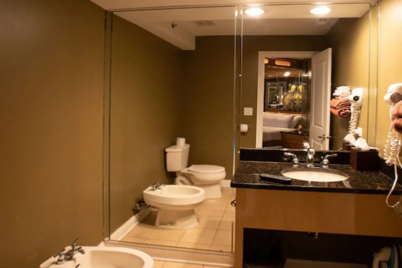 The Champagne Lodge & Luxury Suites