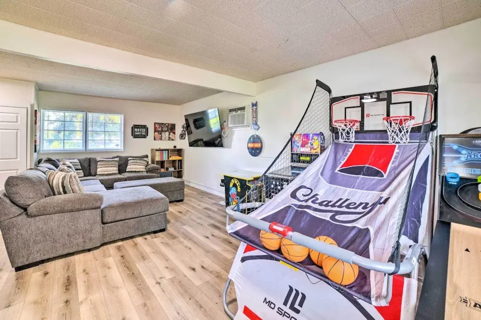 Spacious Riverside Home w/ Game Room & Yard