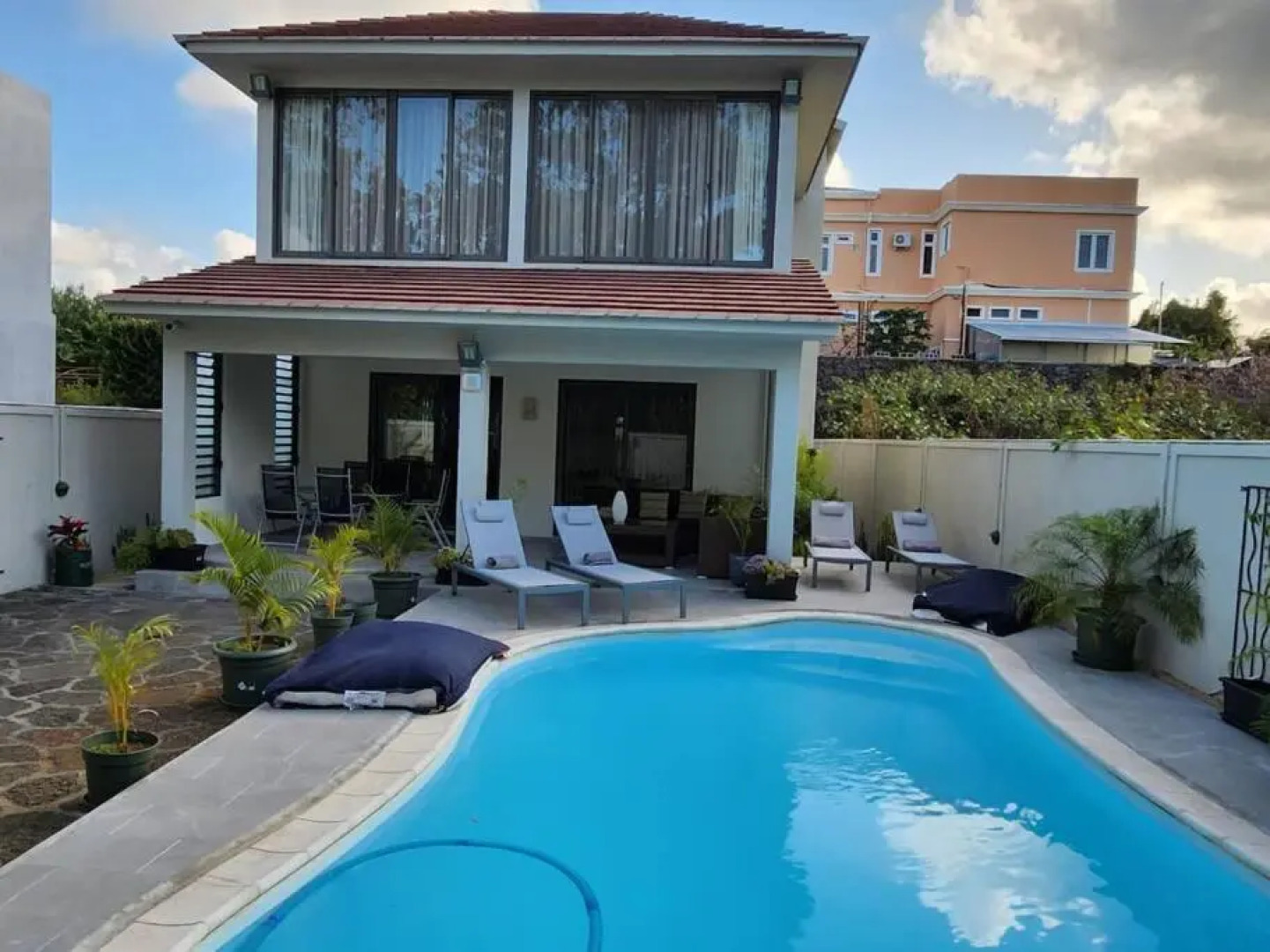 luxury cheerful 4 bedrooms villa in Calodyne