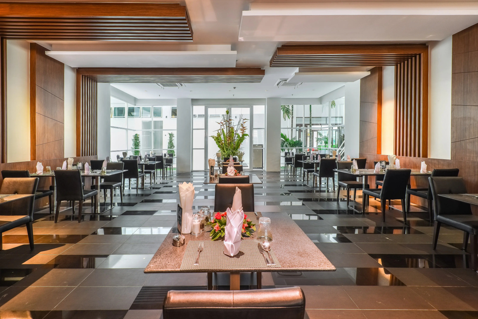 Курортный отель Fishermen's Harbour Urban Resort