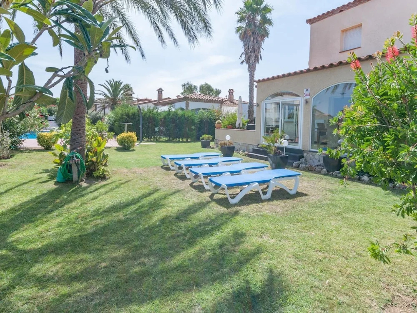 Fantastic Villa for 6 People With Communal Pool in Vilacolum