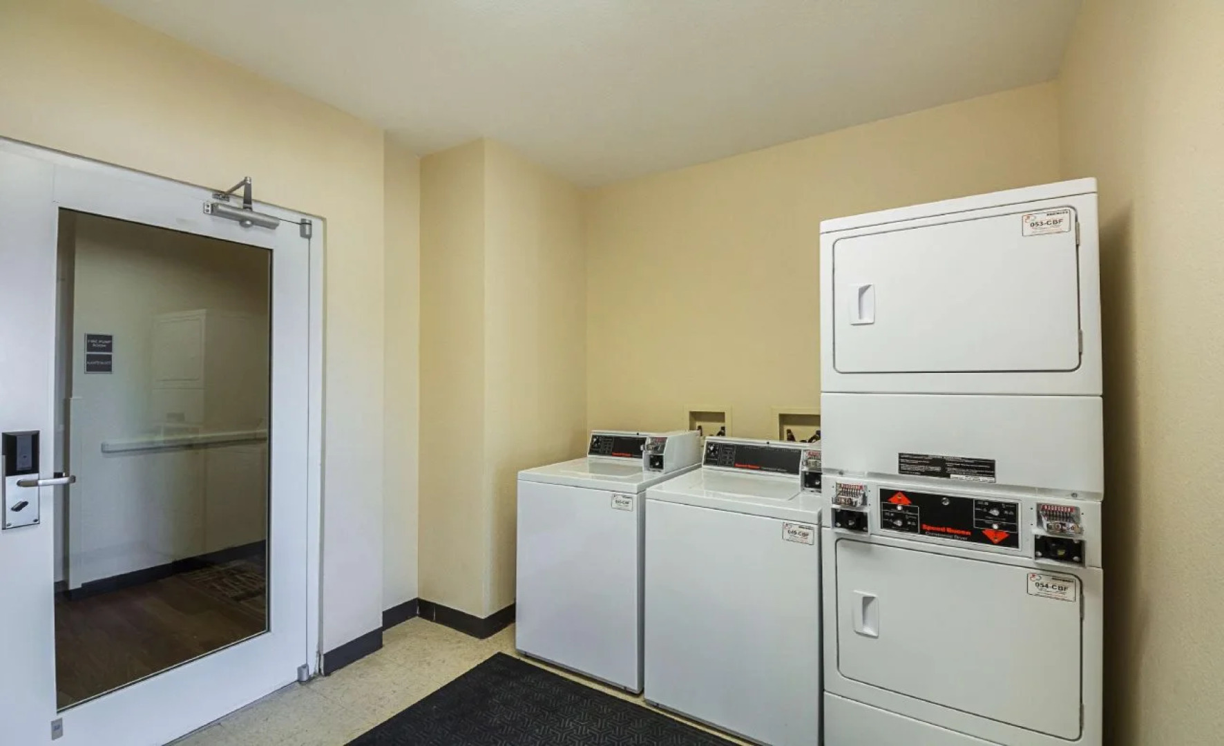 Red Roof Inn and Suites