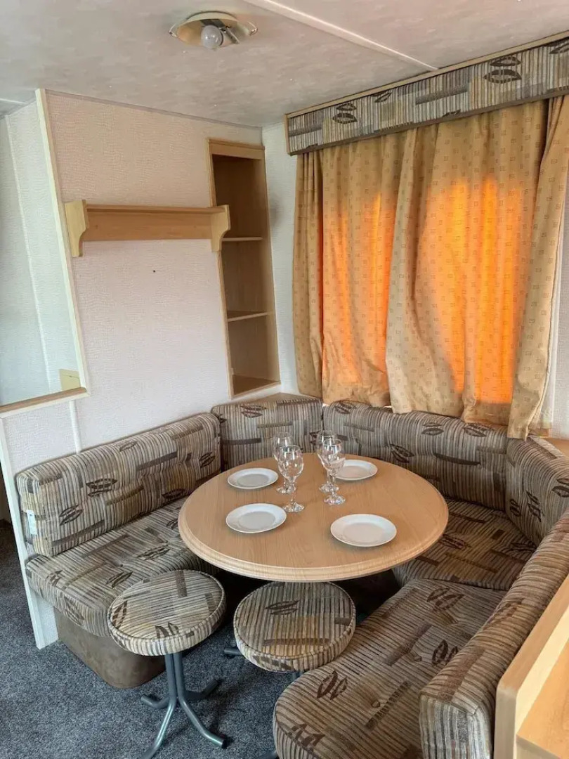 3-bed Carvan, Sleeps 6, Pets & Parking
