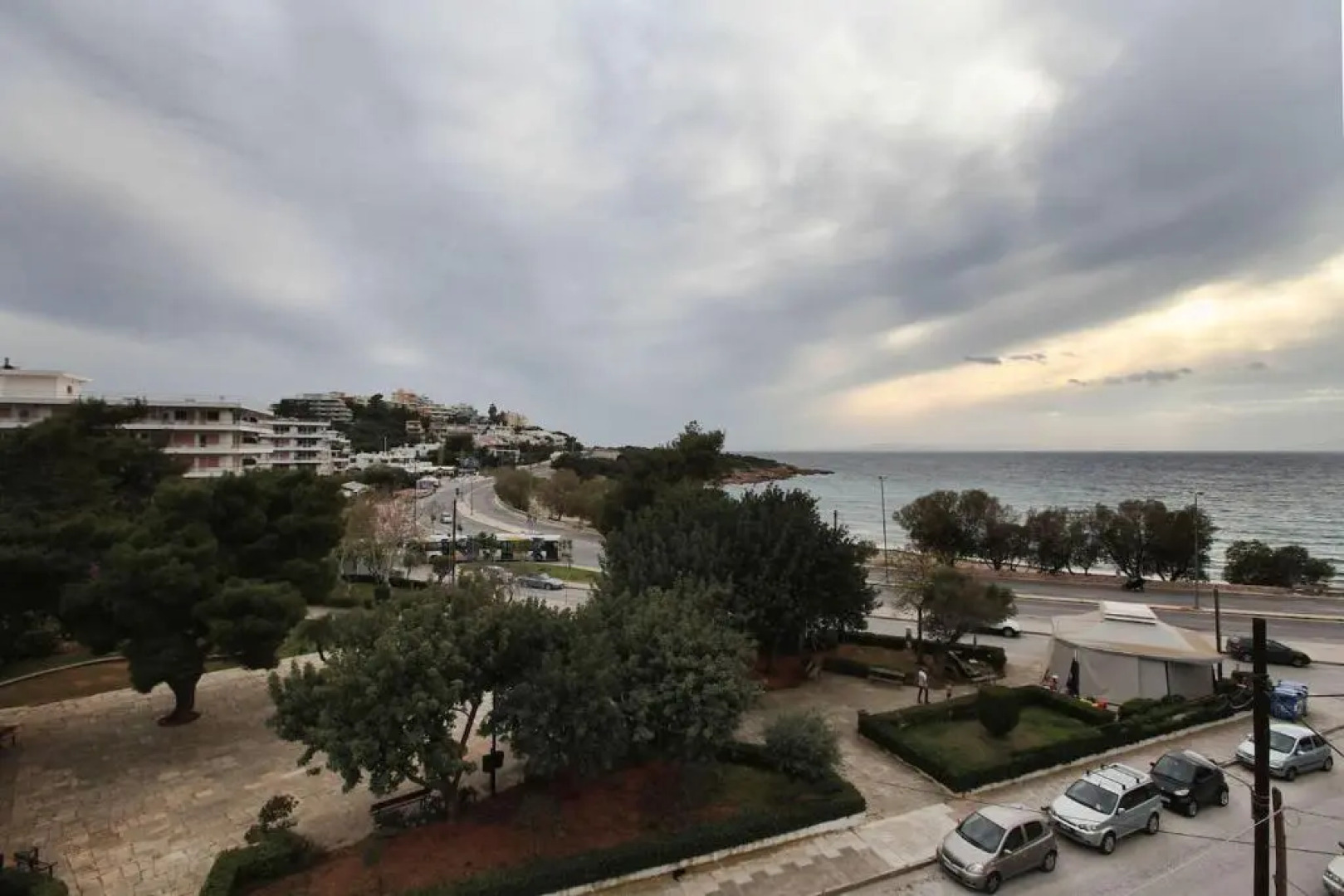 Seaside Renovated Top Floor Apartment