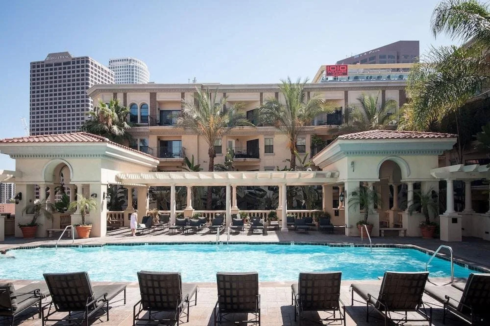 Sunshine Suites at 616 St. Paul