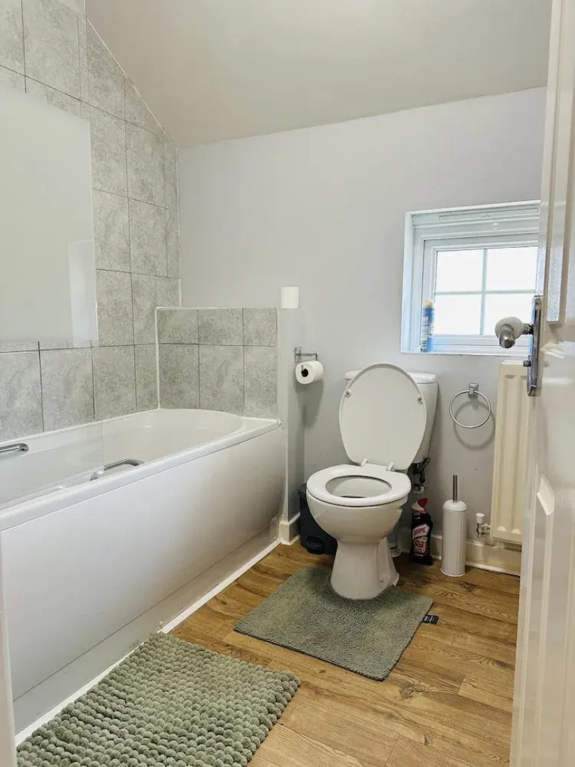 Housesleeps5-parking-garden-privateentrance