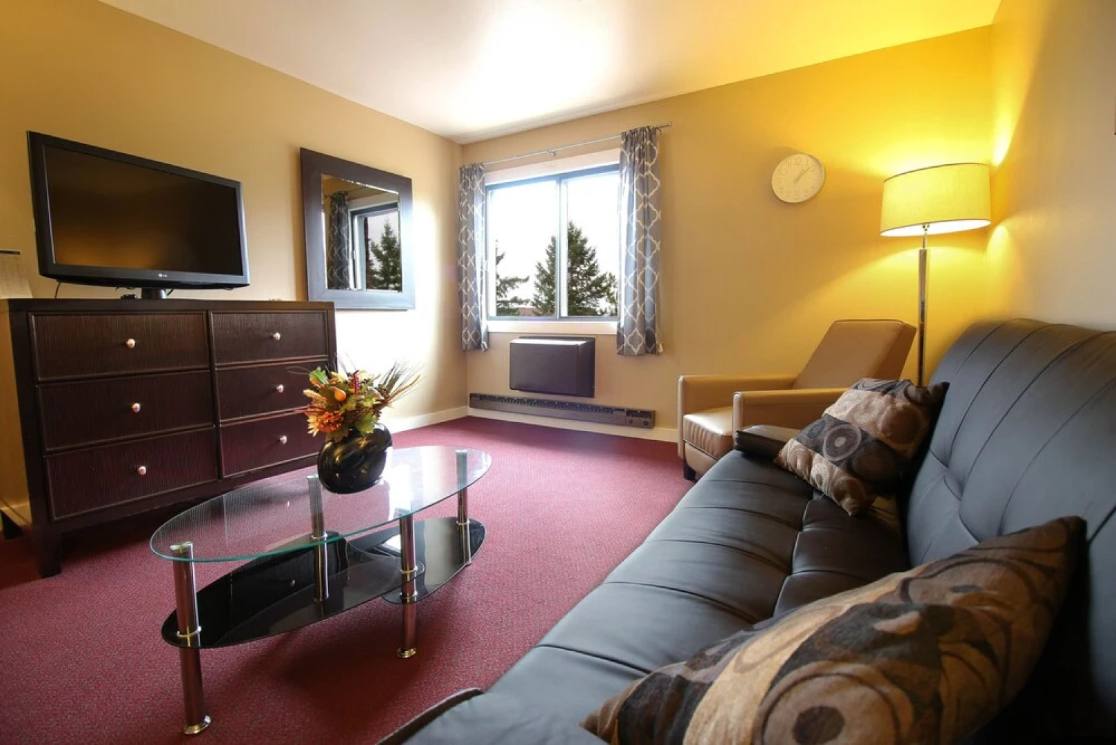 The Washburn Inn - On the Lake