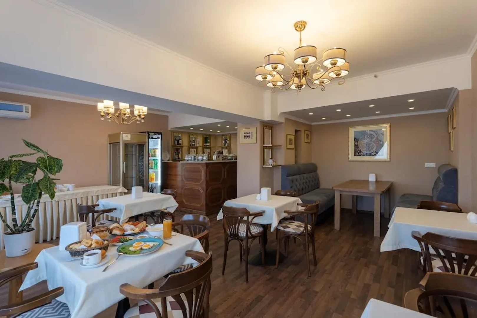 Club Hotel  Dostuk