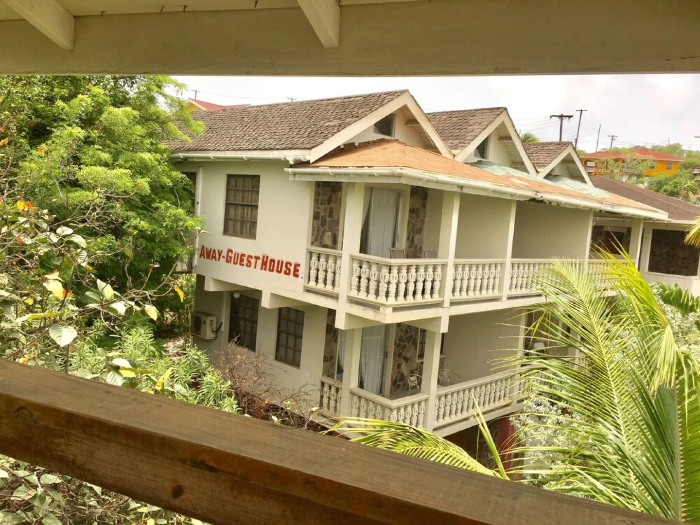 Dennis Hideaway Guesthouse Restaurant