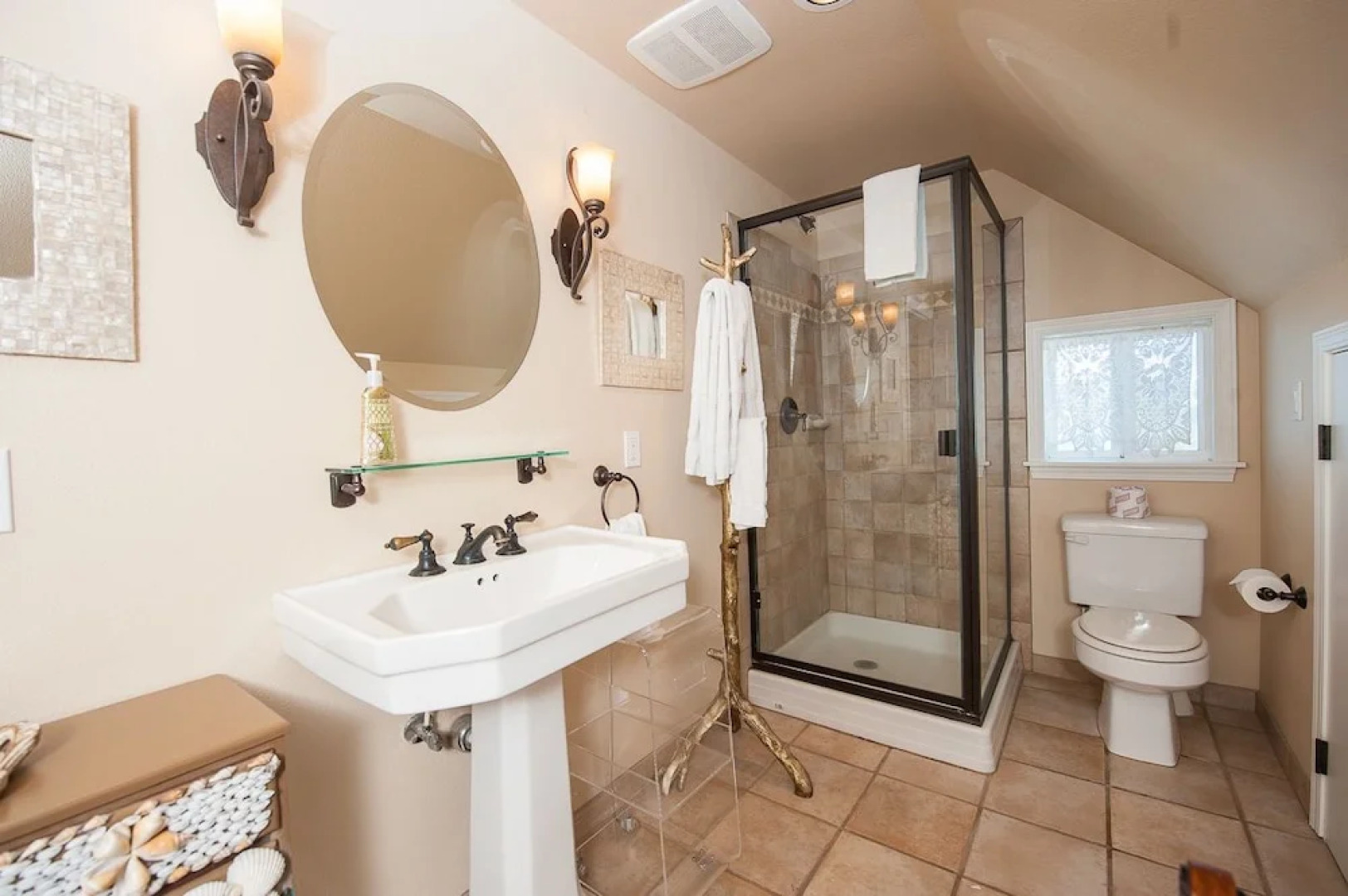 Sea Cliff 3 Br cottage by RedAwning