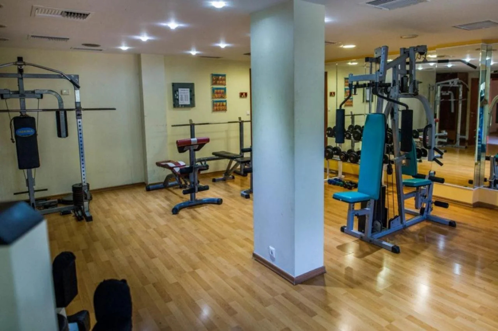 Crithoni's Paradise Hotel