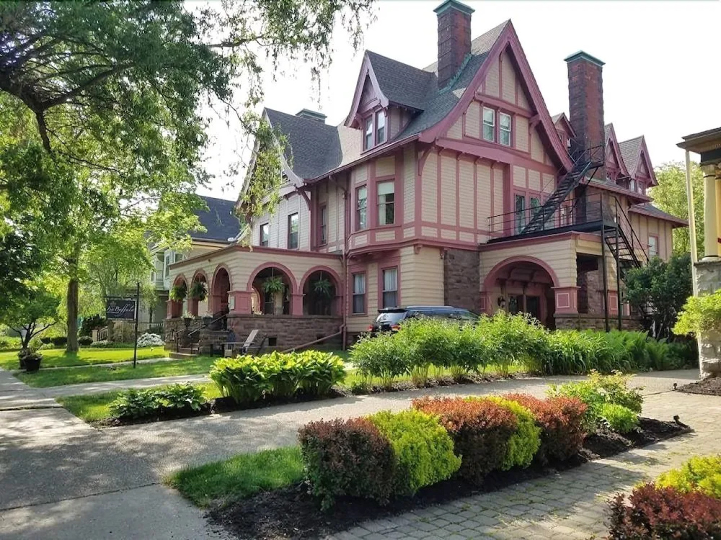 InnBuffalo off Elmwood