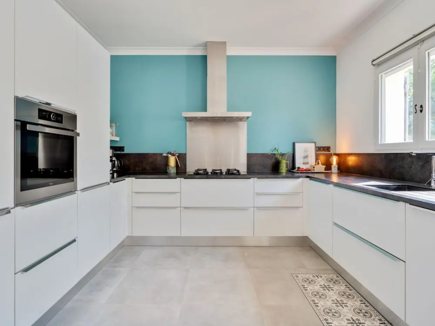 Luxury Modern Villa With Private Pool and Enclosed Garden in the Heart of the Vaucluse