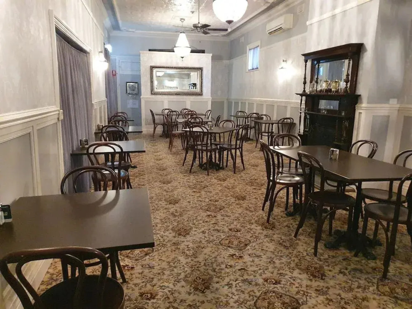 Royal Hotel West Wyalong