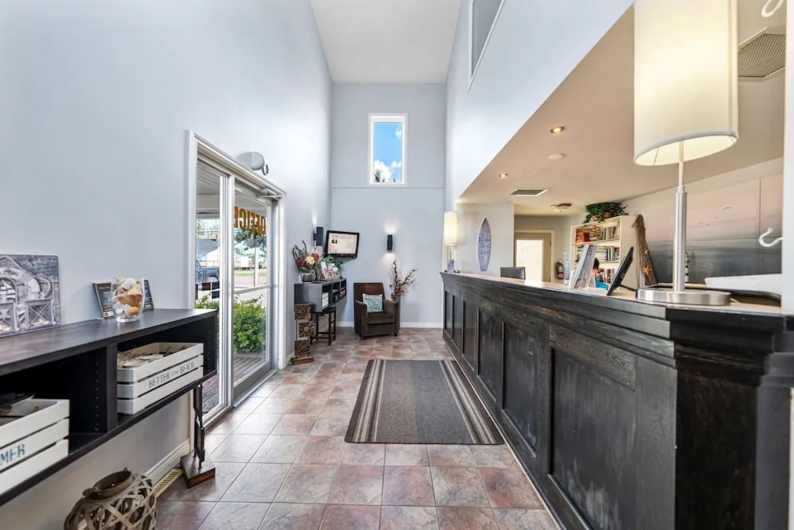 Auberge Shores Inn & Hotel