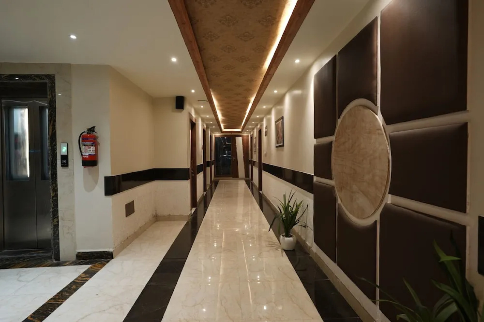 The Golden Crown Hotel Banquet & Cafe