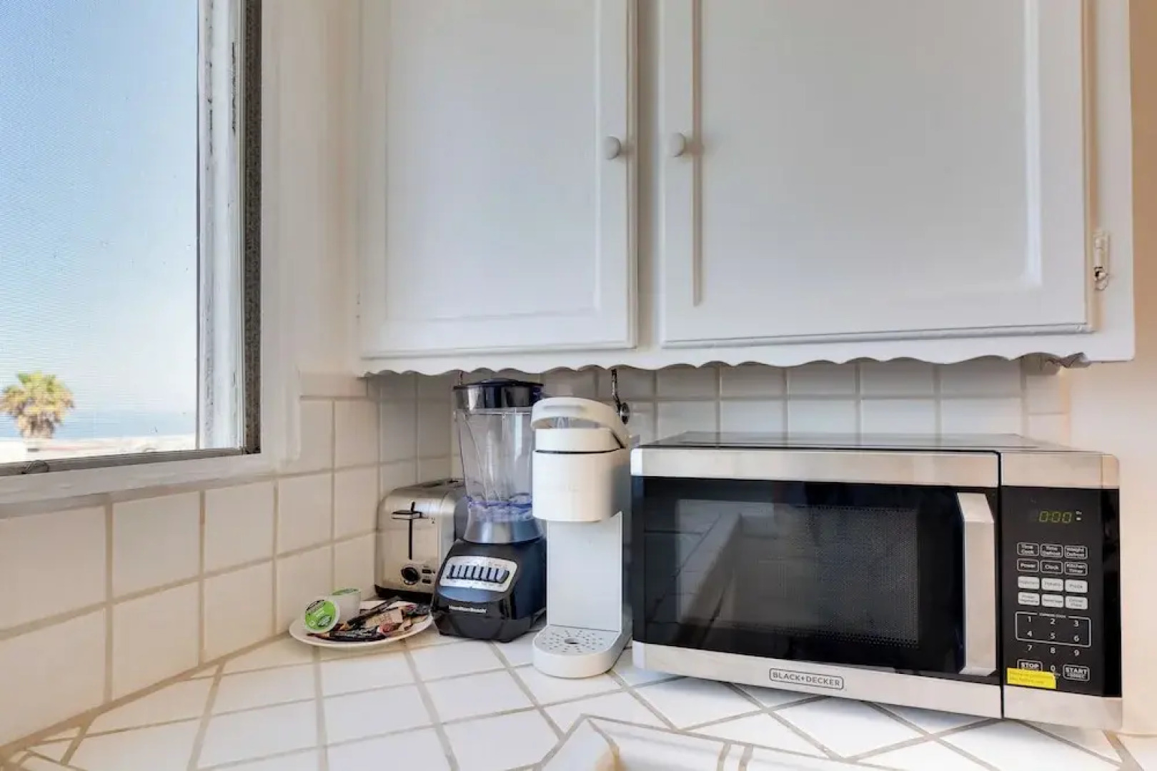 Sunny Manhattan Beach Apt w/ Vibrant Ocean Views