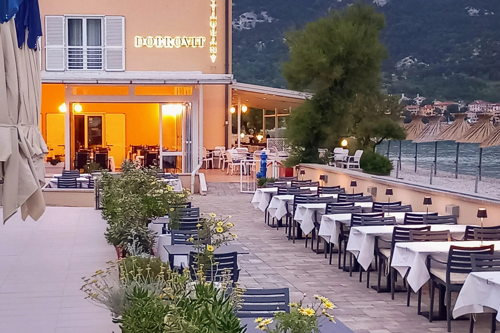 Hotel Dobrovit