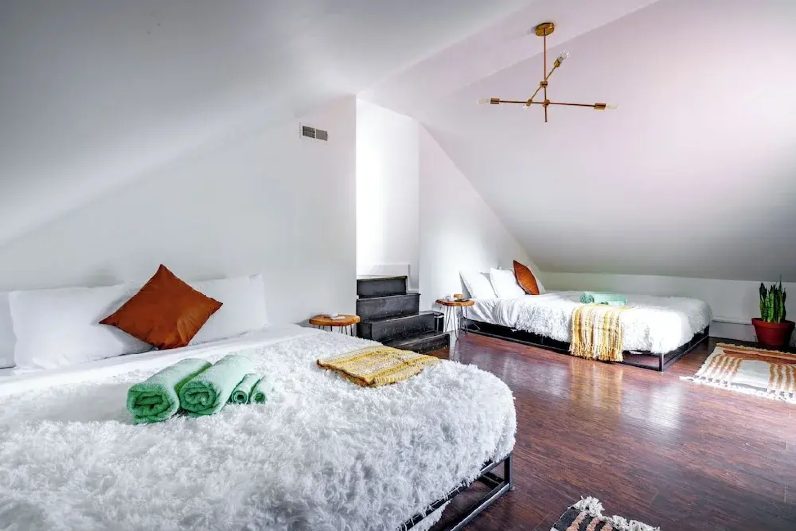 Jungle House Luxury Stays - Downtown Chillicothe