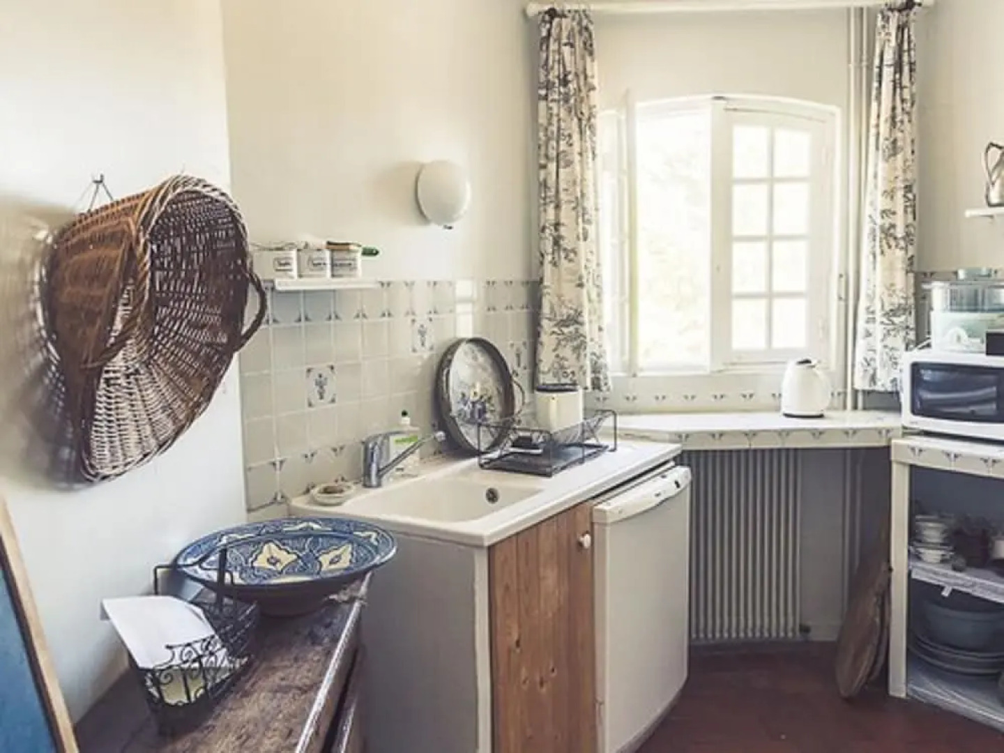 Gorgeous Manor With Private Heated Swimming Pool, in the Heart of an oak Forest