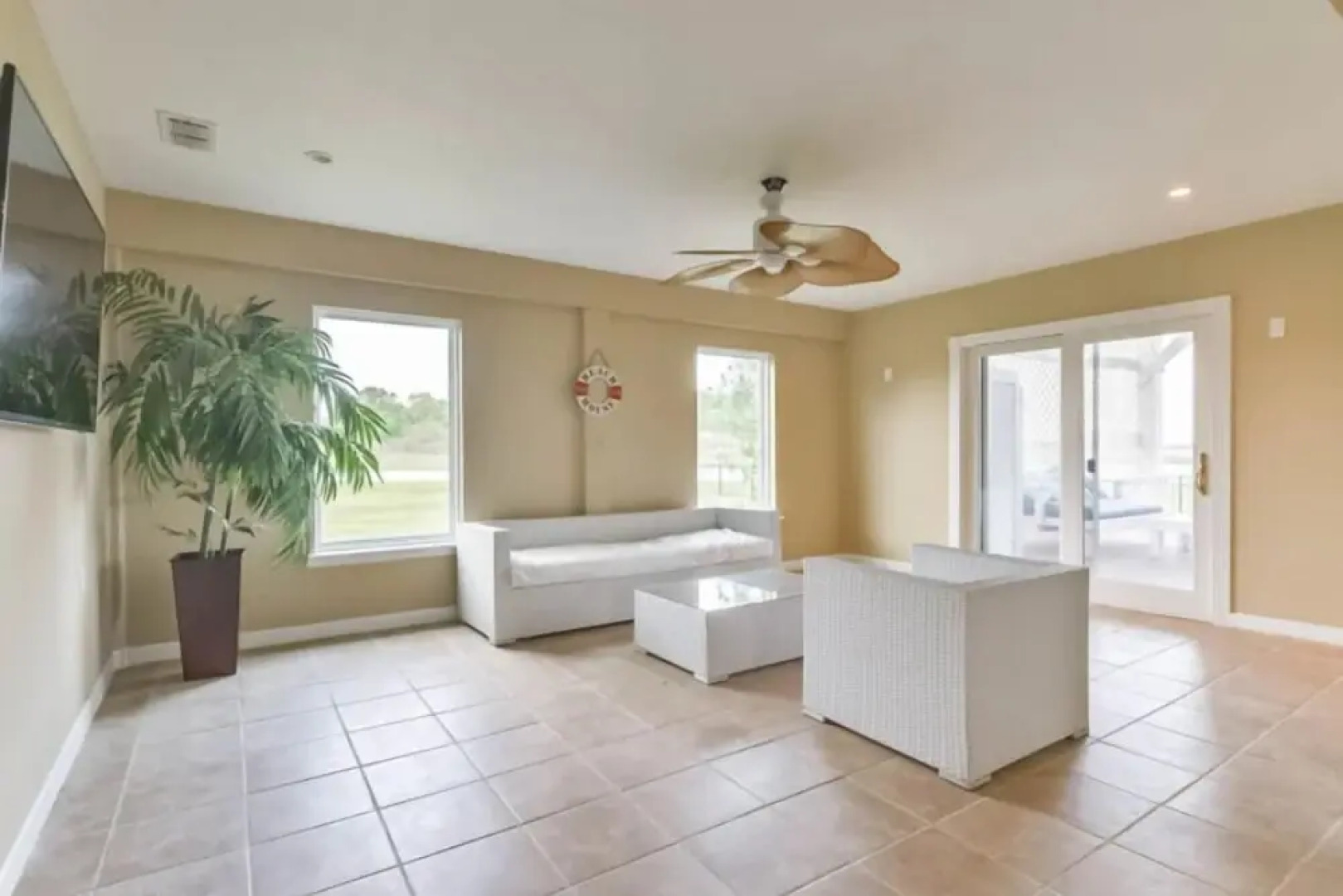 Fun in the Sun in Seabrook Kemah Huge Deck Games Fishing Pet Friendly