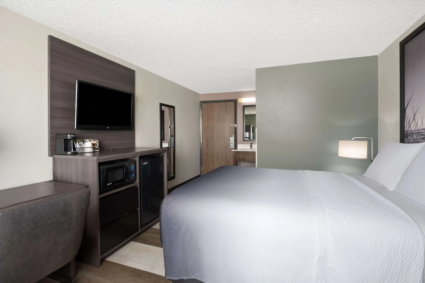 Super 8 by Wyndham Conrad