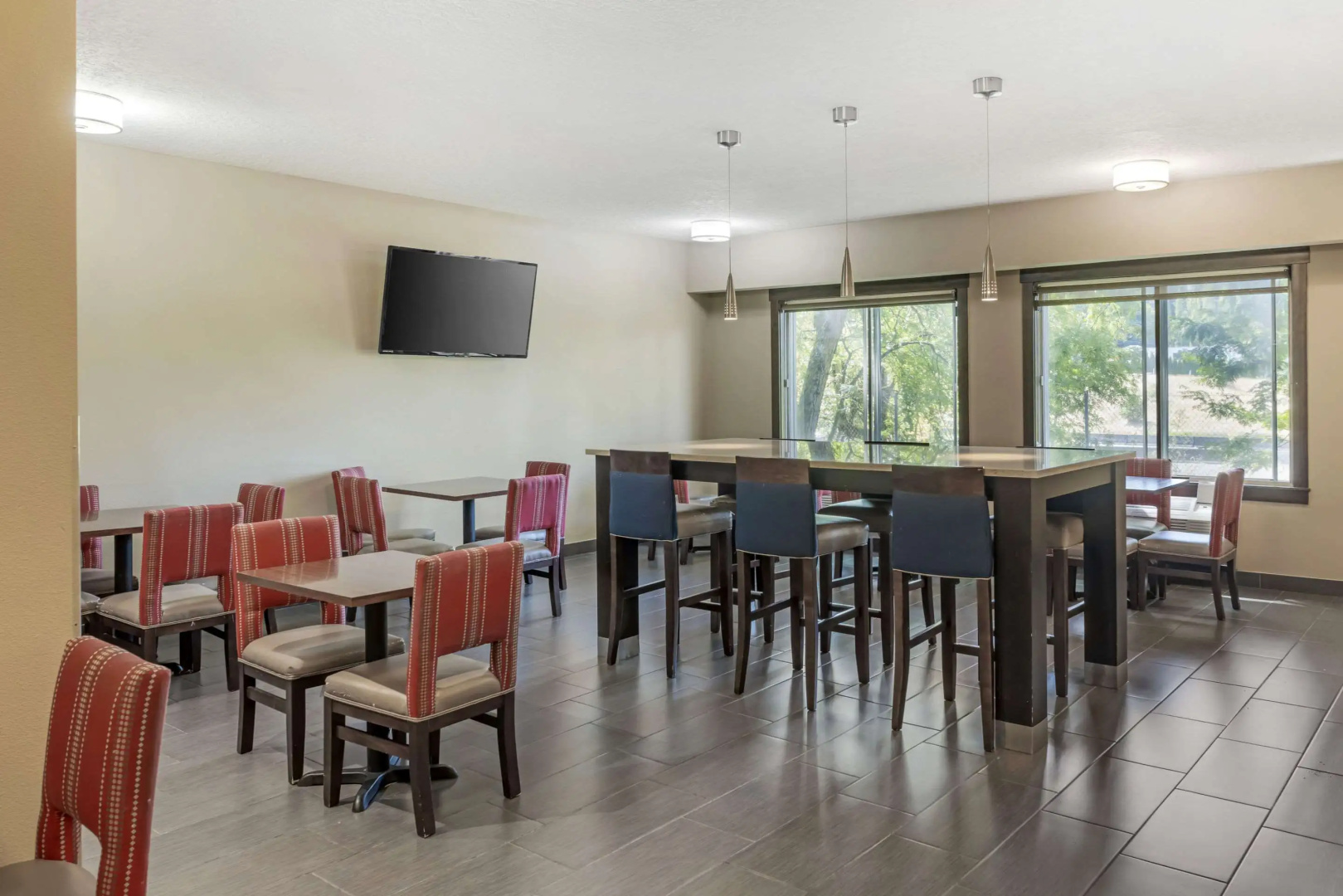 Comfort Suites Near Vancouver Mall