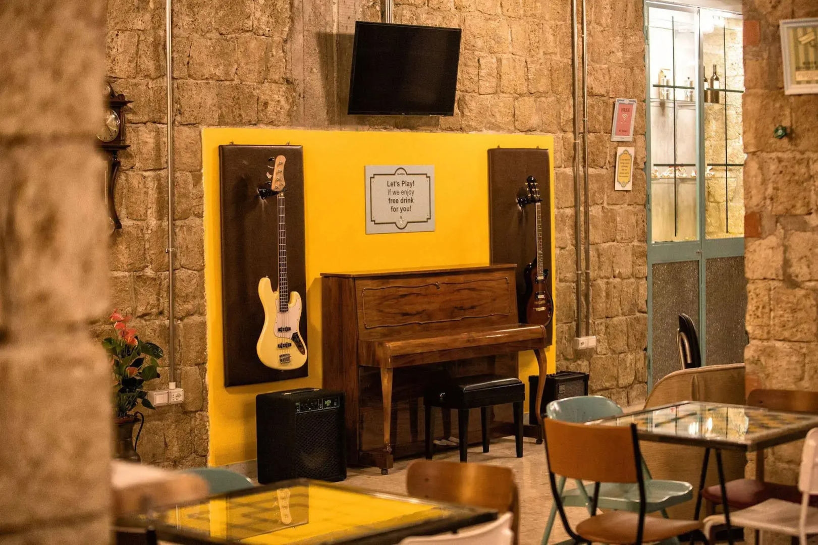 NeapolitanTrips Hostel and Bar