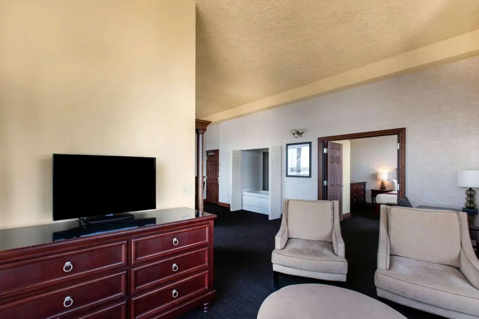 Shoreline Inn & Conference Center, Ascend Collection