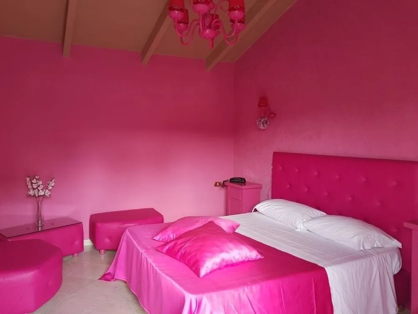 Bee Queen Hotel