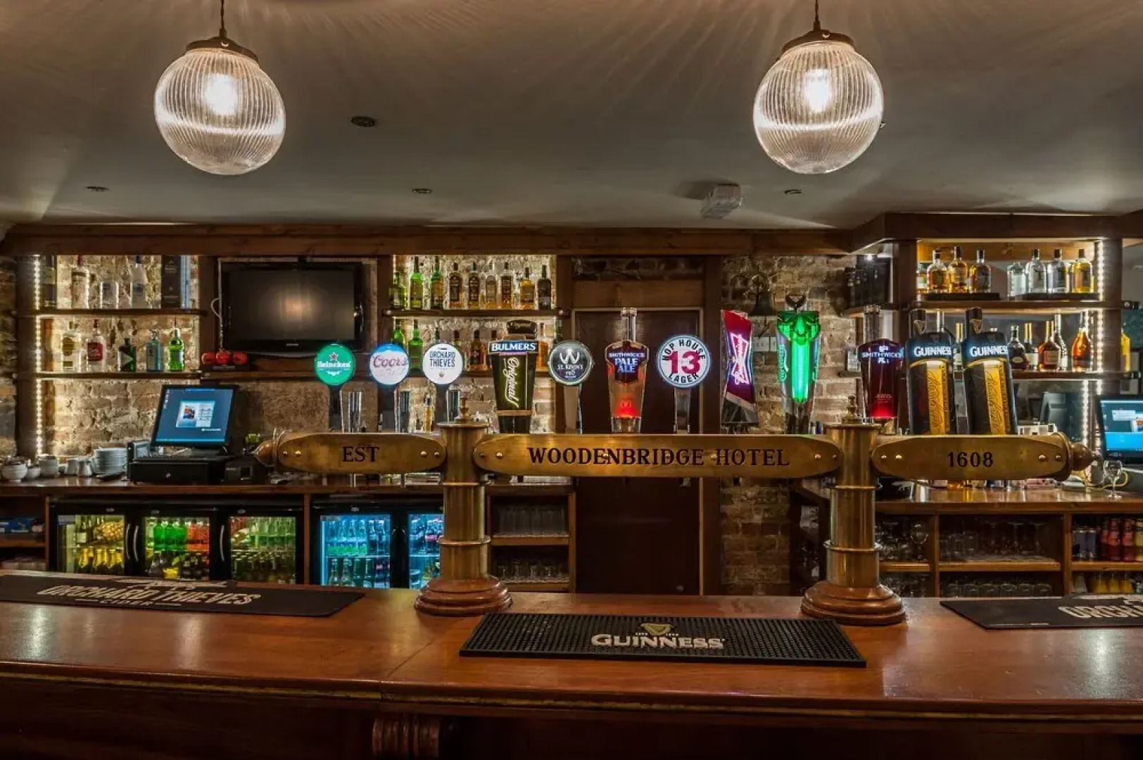 Woodenbridge Hotel & Lodge