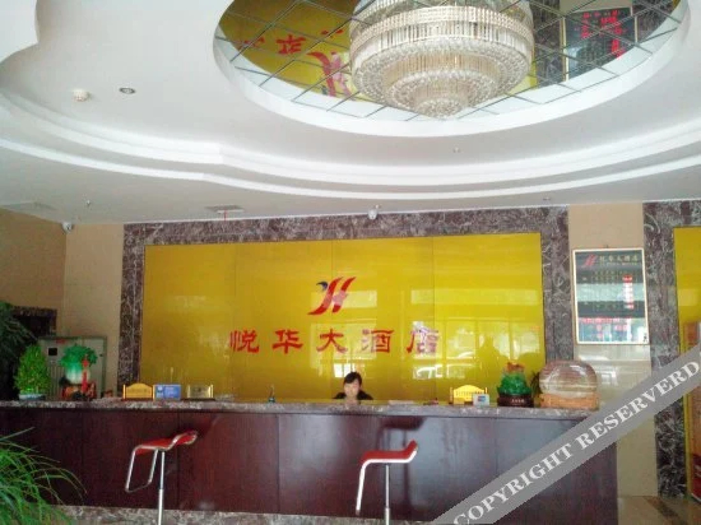 Yuehua Hotel (Jingmen Shenzhen Avenue)
