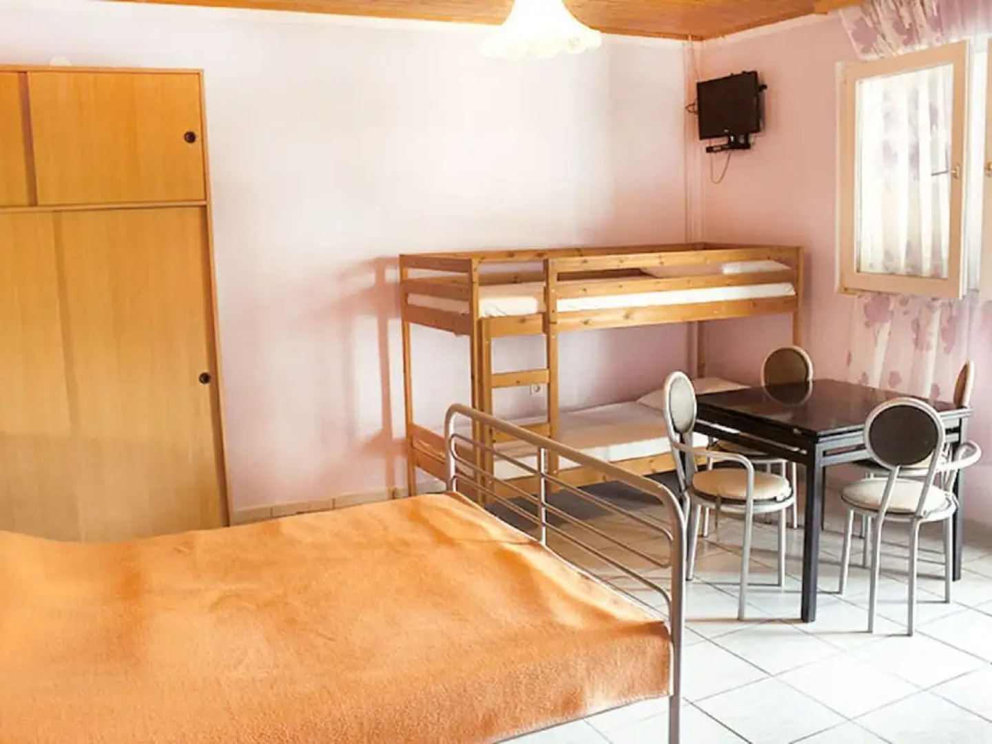 Comfortable Holiday Home in Metajna With Terrace