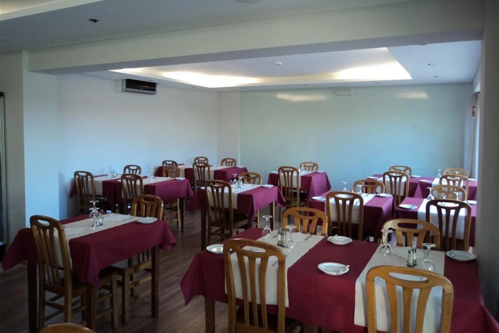 Parque Mourabel, Oasis Village, Pe do Lago