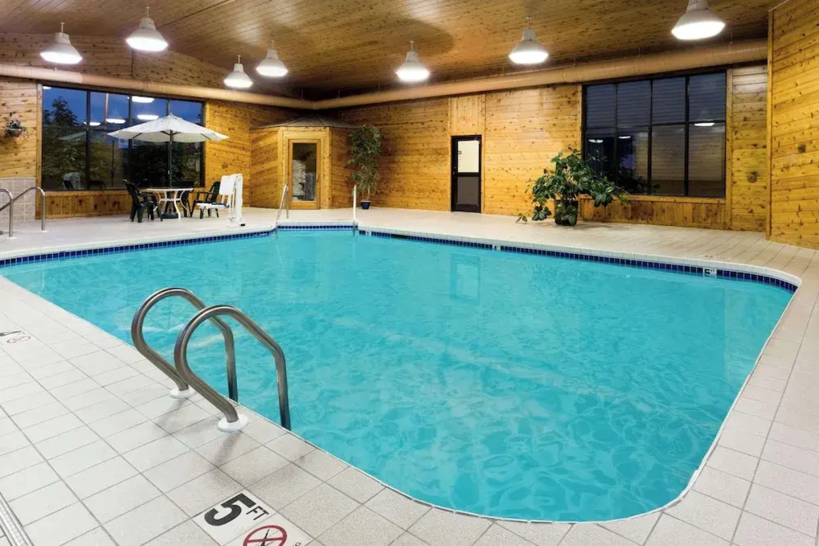 Super 8 Motel - Antigo