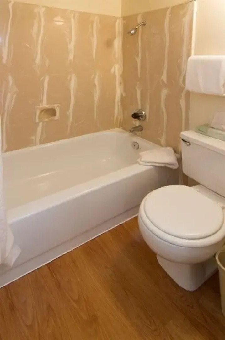 River Oaks Suites & Apartments